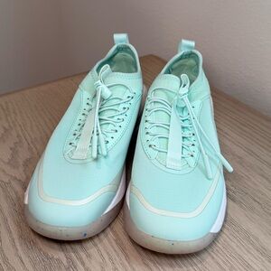 Clove Mint Holographic Size 6